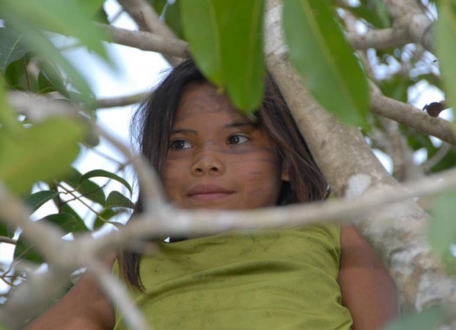 Menina da tribo Kaxinawá