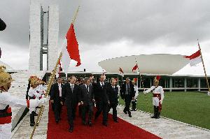 14122006g00002-1