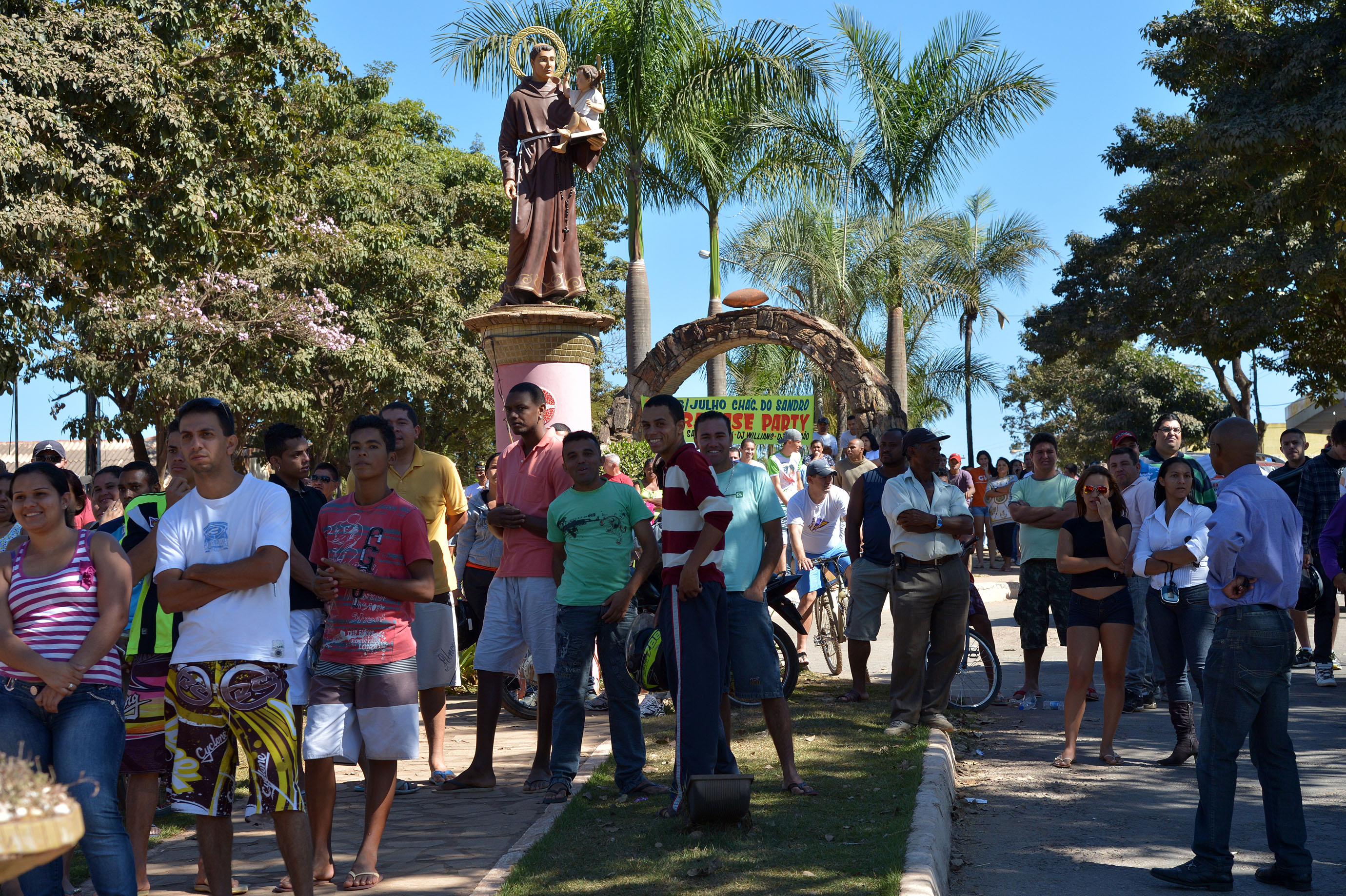 Moradores De Santo Antônio Do Descoberto Go Fazem Manifestação Por Melhorias No Transporte 