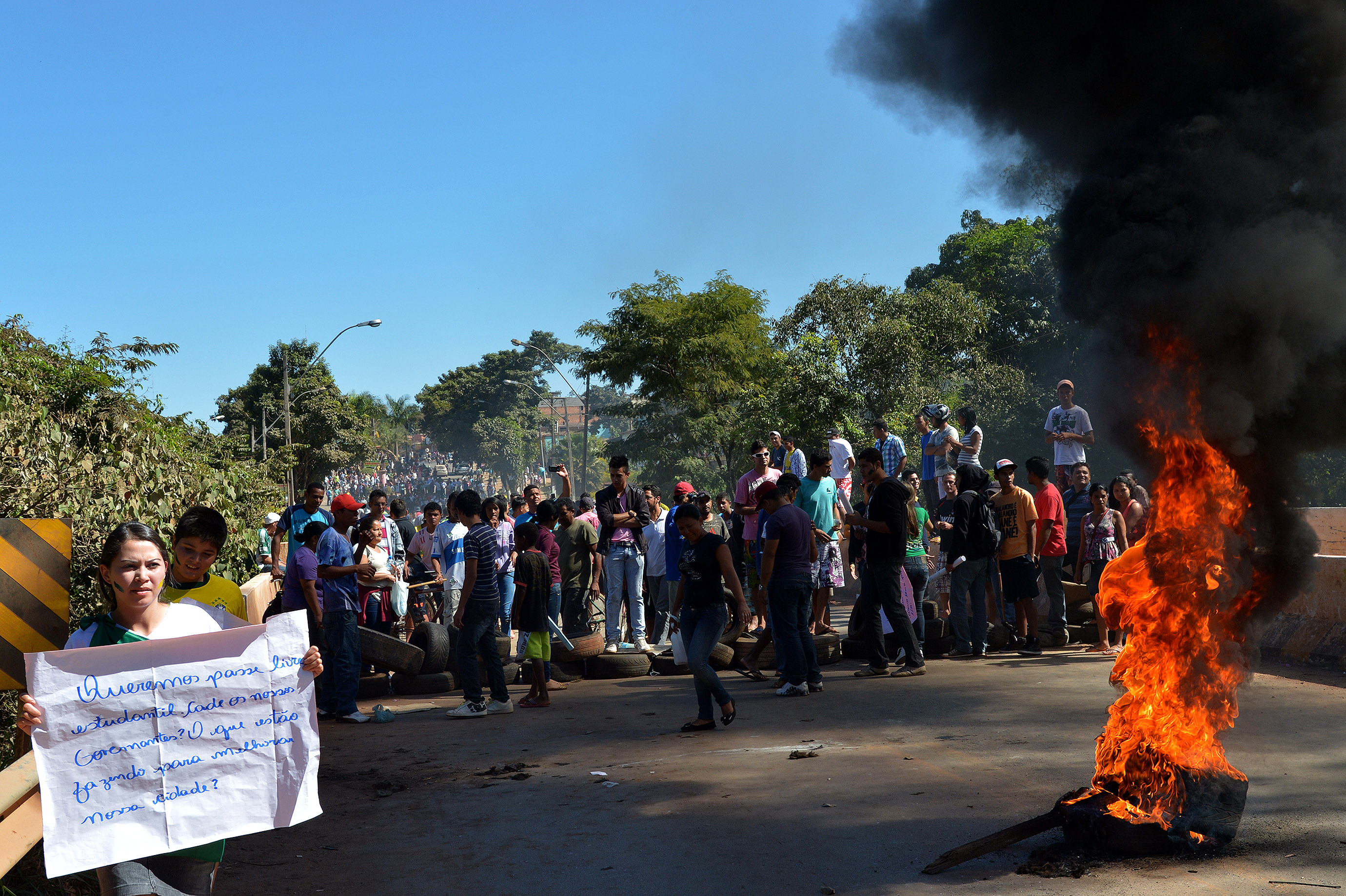 Moradores De Santo Antônio Do Descoberto Go Fazem Manifestação Por Melhorias No Transporte 