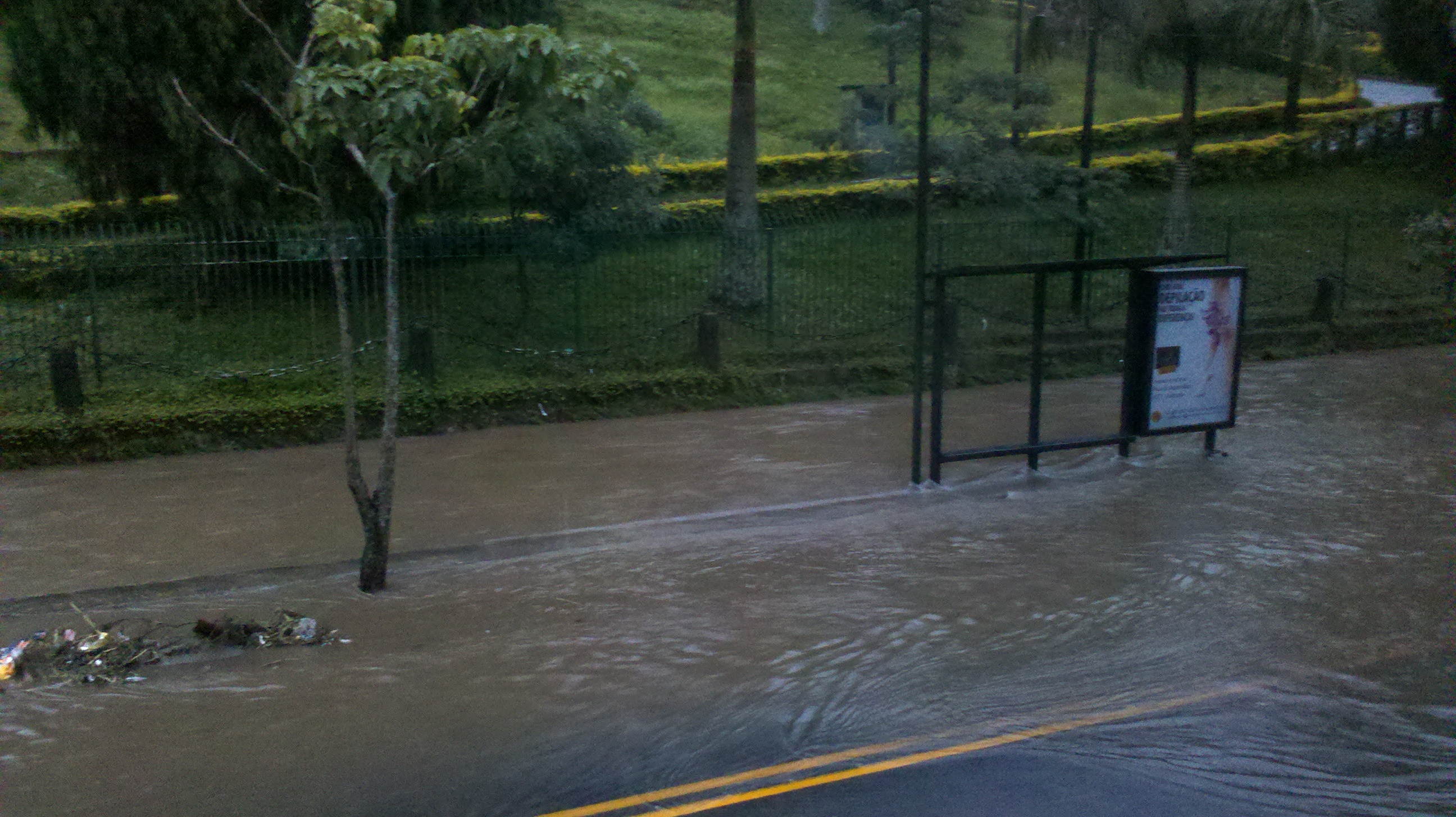 Ebc Chuva Forte Deixa Ruas Alagadas E Provoca Caos No Tr Nsito