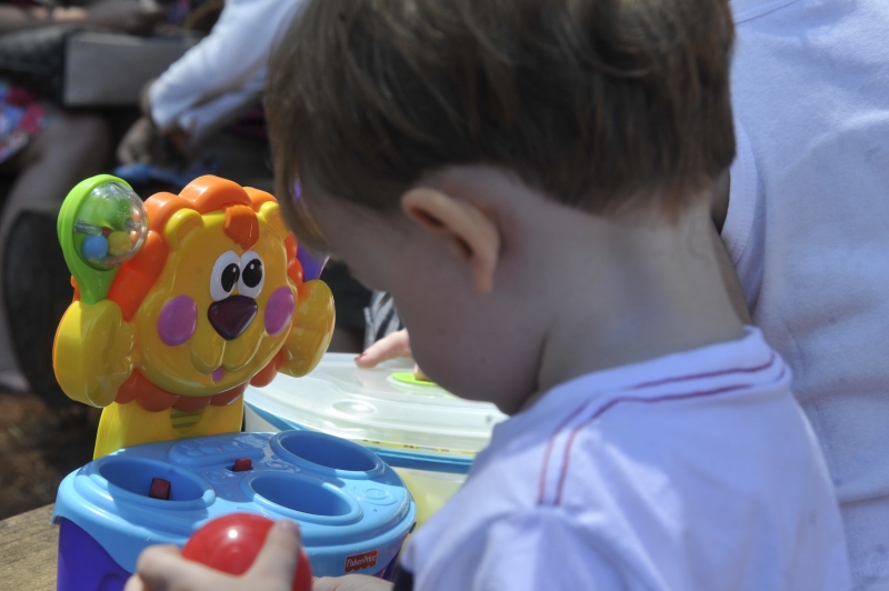 EBC | Feira em Brasília estimula troca de brinquedos entre crianças