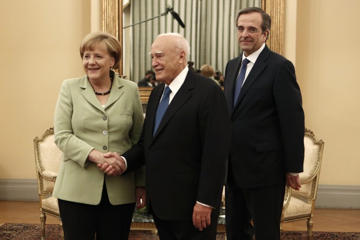 Merkel elogia melhoras e diz querer Grécia no euro