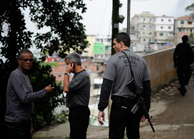 Rio de Janeiro – A Divisão de Homicídios da Polícia Civil destacou hoje (7) cerca de 50 agentes para as buscas na Rocinha pelo corpo do auxiliar de pedreiro Amarildo de Souza, desaparecido desde 14 de julho