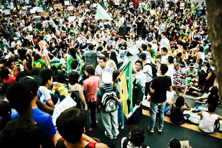 Quarta manifestação em Fortaleza (CE) com 4 mil pessoas, saindo do Centro Dragão do Mar de Arte e Cultura e seguindo agora até o futuro Aquário da Praia de Iracema. 