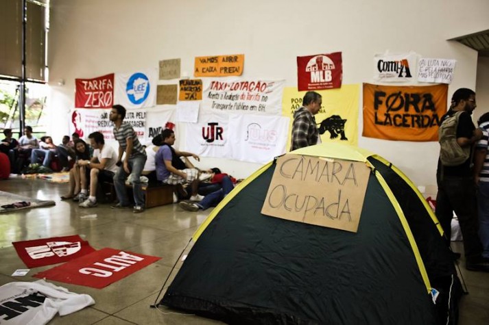 Manifestantes acampam na Câmara Municipal de Belo Horizonte