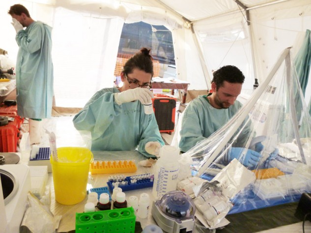 Laboratório móvel para diagnosticar Ebola na África