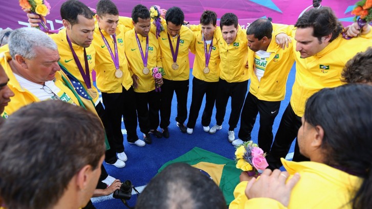 Brasil comemora título do futebol de cinco