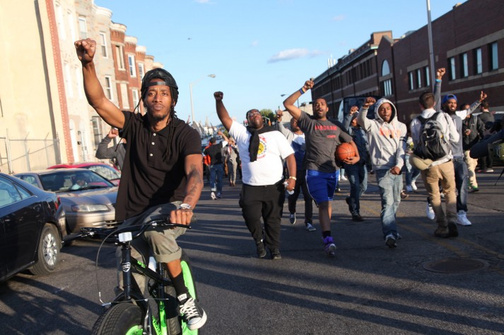 Manifestantes durante protesto pela morte de Freddie Gray em Baltimore