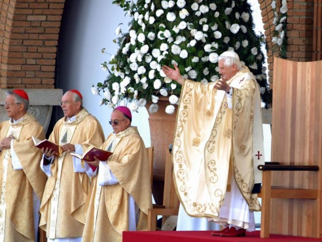Papa Bento XVI em visita ao Brasil