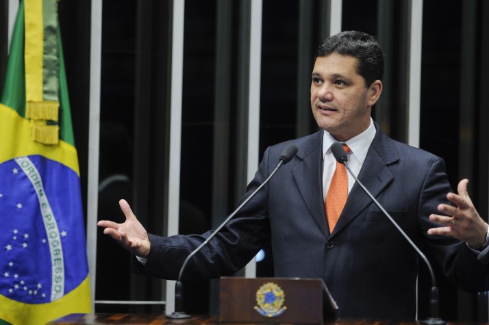 Senador Ricardo Ferraço (PMDB-ES) na tribuna do Senado