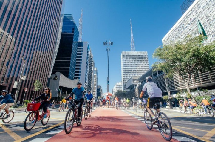 Ciclovia ciclofaixa na avenida Paulista
