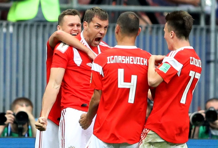 Dzyuba comemora terceiro gol da Rússia