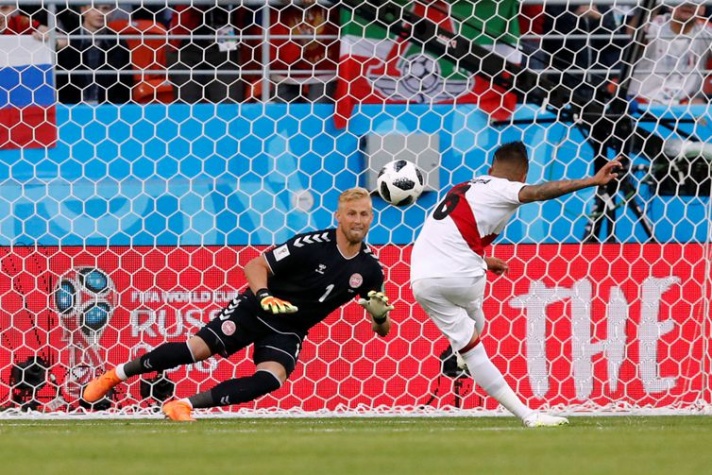 Copa 2018: Peru e Dinamarca. Christian Cueva, do Peru, perde uma penalidade