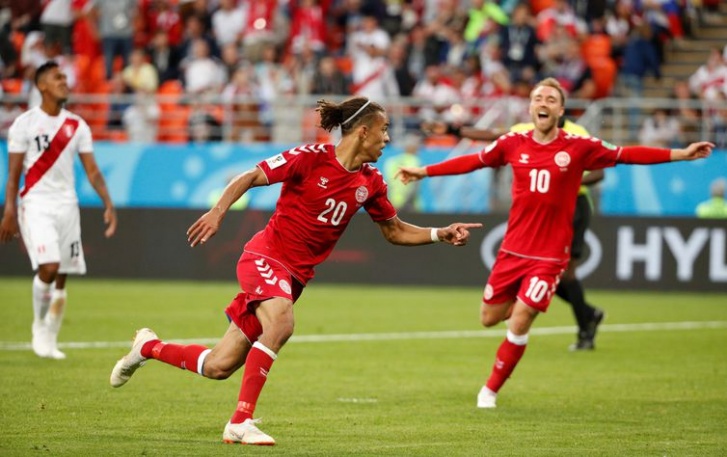 Copa 2018: Peru e Dinamarca. Comemoração do primeiro gol da Dinamarca