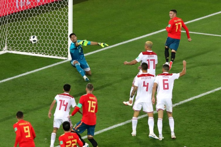 Iago Aspas, da Espanha, marca o segundo gol da equipe