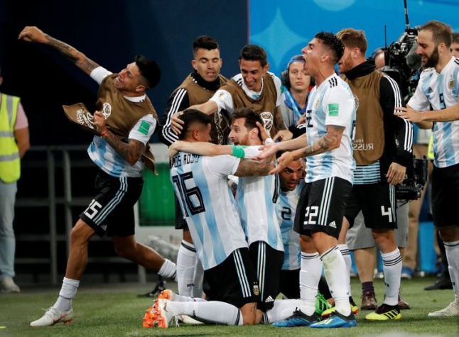 Copa 2018: Lionel Messi e companheiros, da Argentina, comemoram o segundo gol da equipe