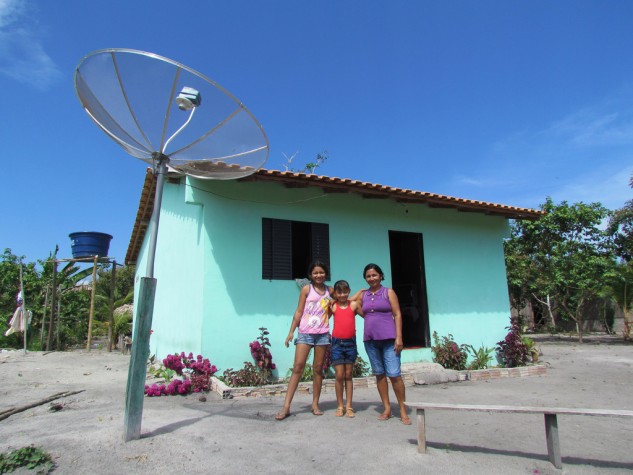 Família em assentamento em Monte Alegre (PA)