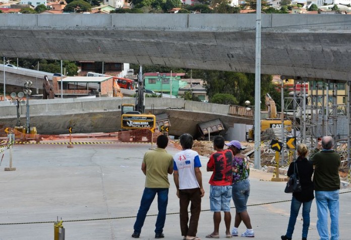 Viaduto que desabou começa a ser demolido em Belo Horizonte