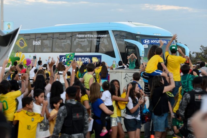 Seleção Brasileira recebe incentivo na chegada no hotel
