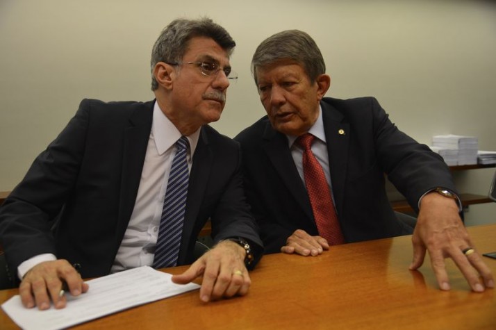 O senador Romero Jucá (relator) e o deputado Devanir Ribeiro (presidente