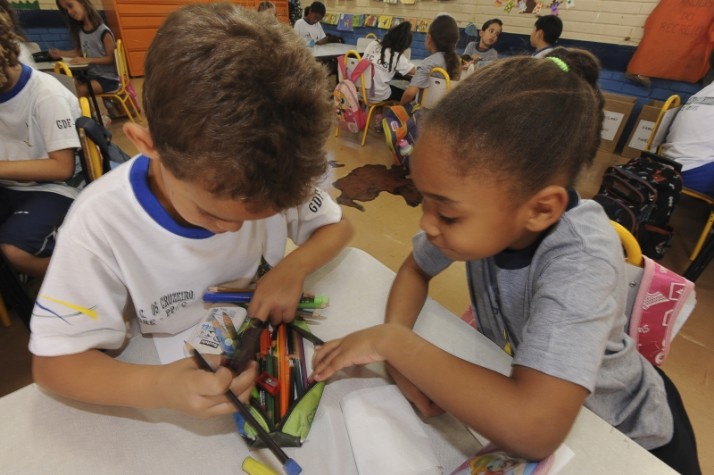 Crianças em escola 2