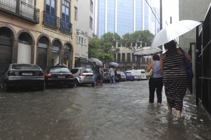 Rio entra em estágio de alerta por causa de chuvas