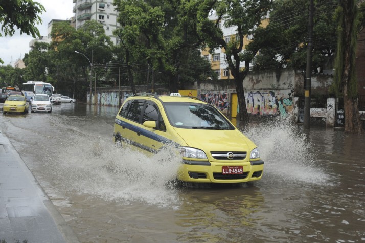 Rio de Janeiro entra em estágio de alerta por causa das chuvas