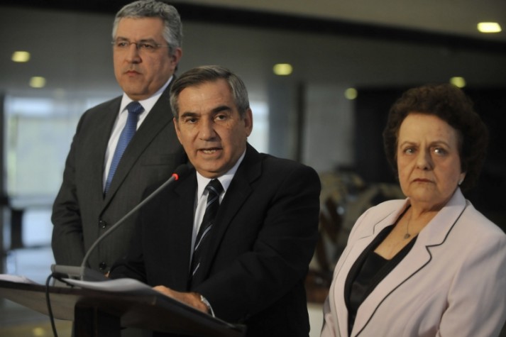 Ministros Gilberto Carvalho, Alexandre Padilha e Eleonora Menicucci falam à imprensa