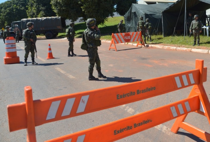 Exército faz treinamento de militares que atuarão nos grandes eventos em Brasília