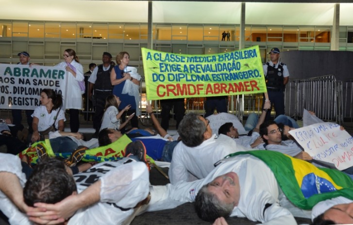 Médicos protestaram em Brasília