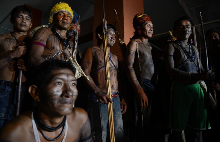 Índios aguardam representante da Funai 