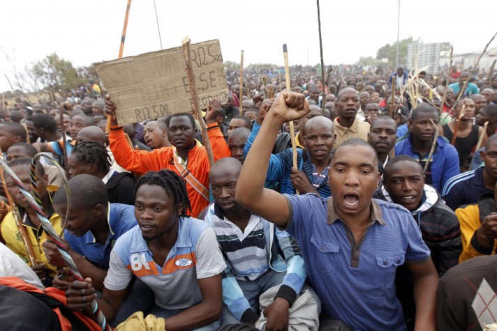 Após 34 mortes mineiros e mineradora chegam a acordo na África do Sul