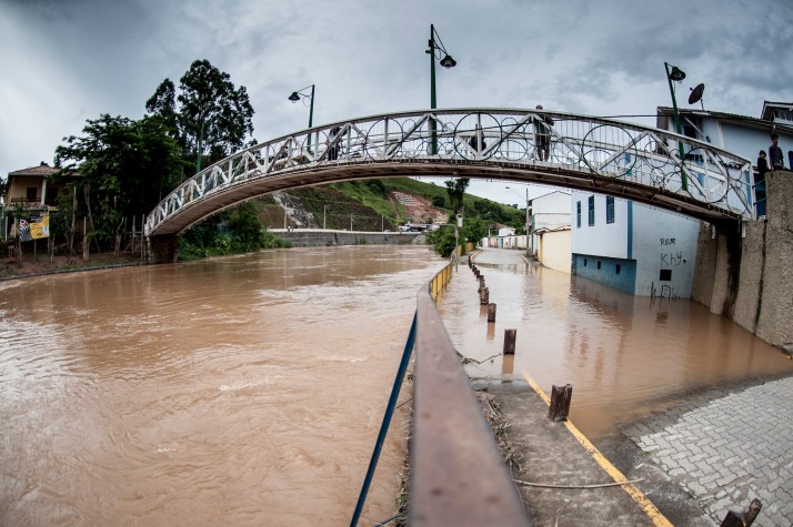 São Luiz do Paraitinga ponte enchente