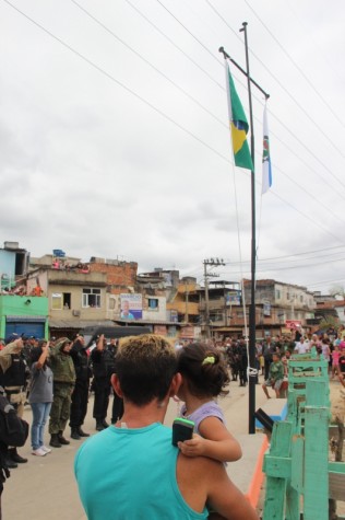 Comunidade de Manguinhos no Rio de Janeiro recene UPP