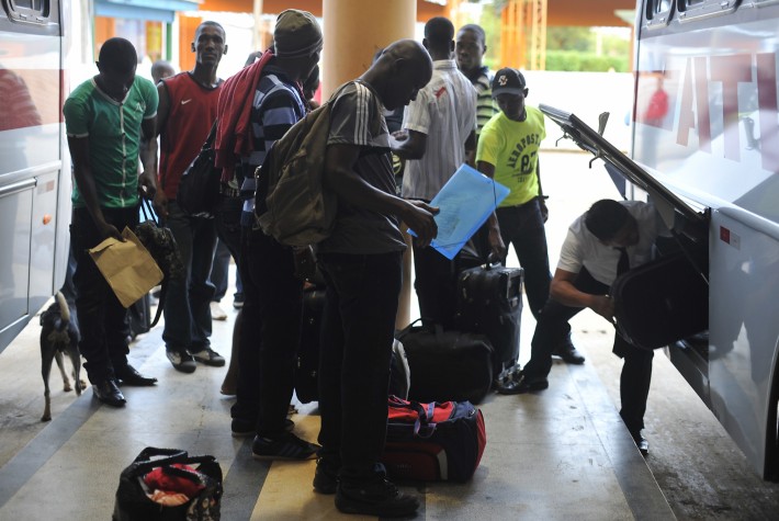 Haitianos que imigram ilegalmente para o Brasil