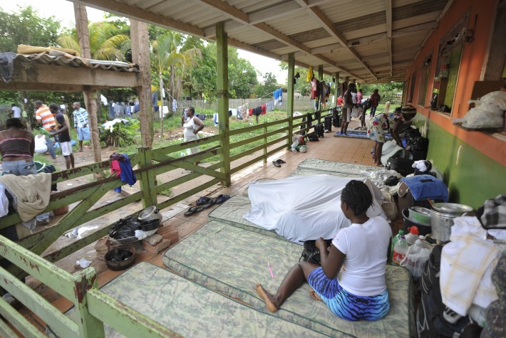 Imigrantes hatianos vivem em condições precárias em Brasileia (AC)