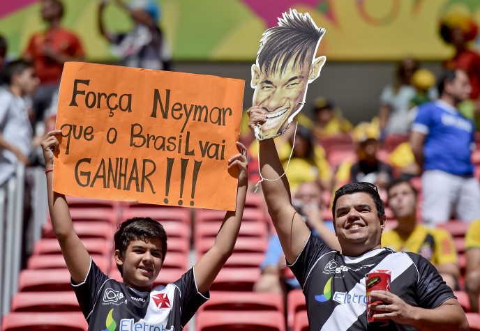 ap2014-07-05-torcida-brasil-apoia-neymar-brasilia