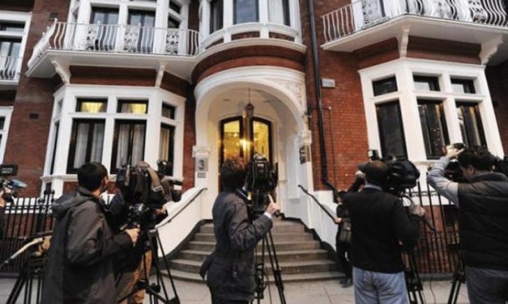 Equador concede asilo político a Julian Assange apesar de ameaças do Reino Unido