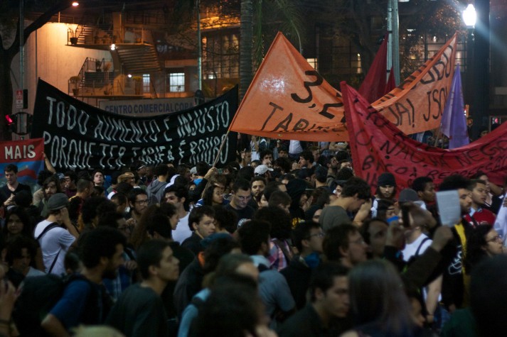 Protesto contra aumento das tarifas de ônibus reuniu pelo menos 5 mil pessoas em São Paulo
