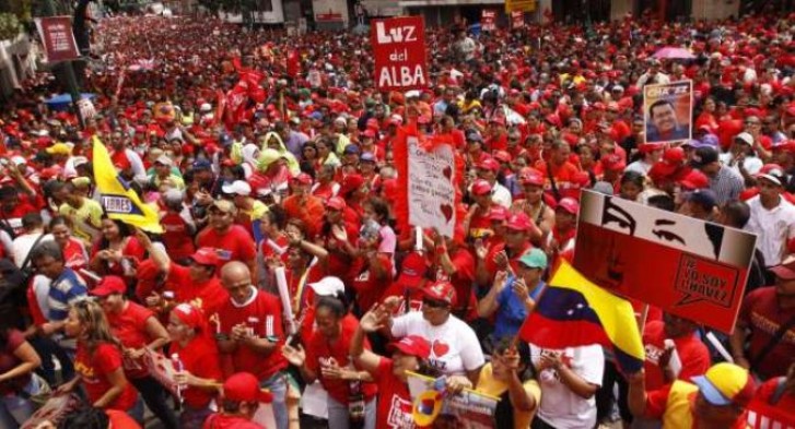 Milhares participam de manifestação em apoio à Chávez na Venezuela