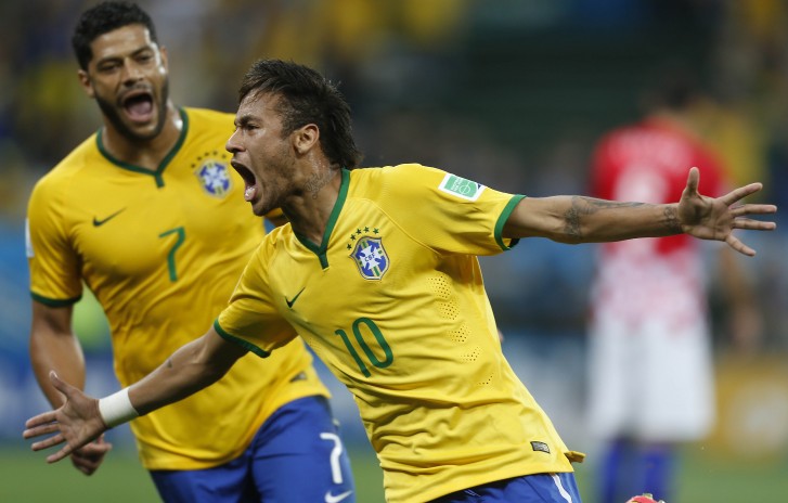 Neymar comemora primeiro gol na Copa