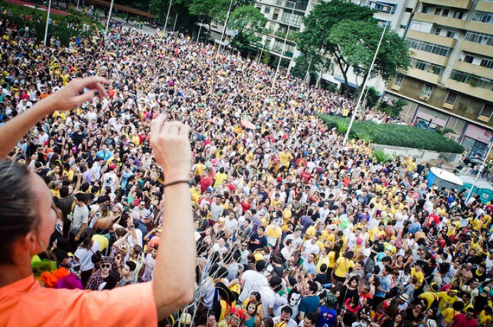 Milhares foram as ruas com blocos de carnaval em São Paulo
