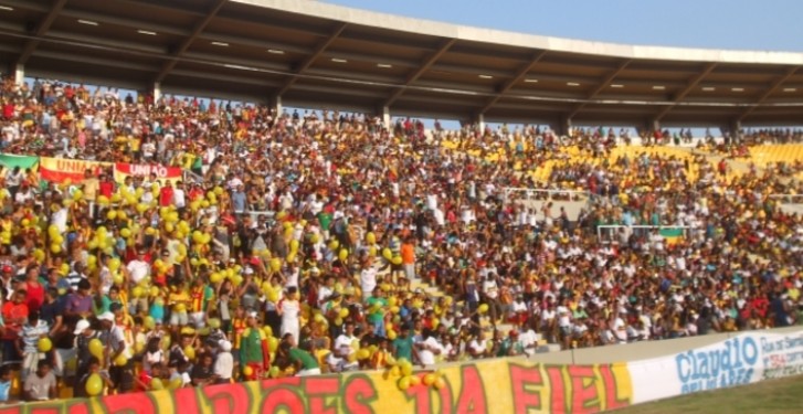 Torcida do Sampaio Corrêa no estádio Castelão