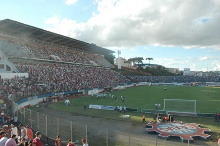 Torcida do Caxias no estádio Centenário