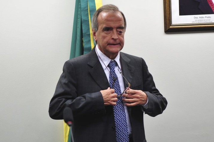 Nestor Cerveró justifica a deputados compra de refinaria