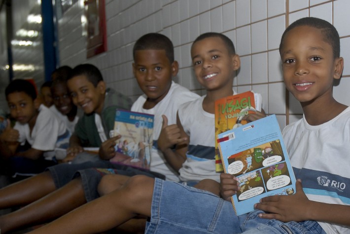 Crianças do Ciep Glauber Rocha, no Rio de Janeiro