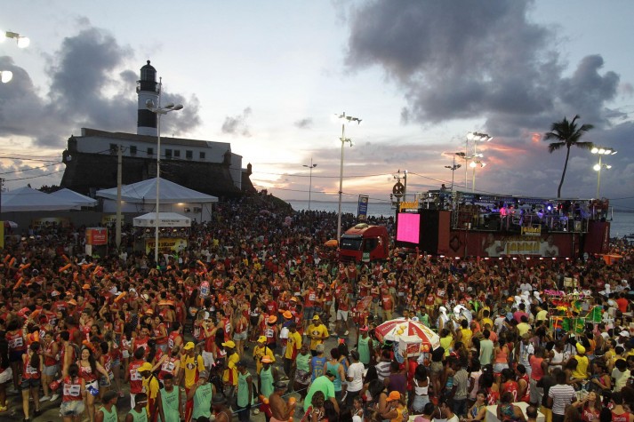Carnaval de Salvador - Concentração do Circuito Dodô no Farol da Barra