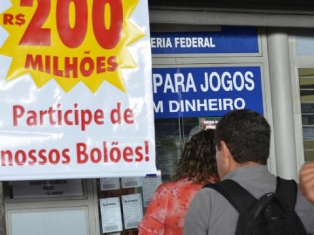 Mega-Sena da Virada pode pagar até R$ 200 milhões nesta terça-feira (31)