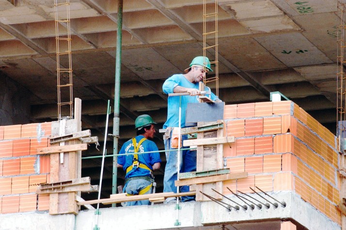 Imagem - Atividade da construção civil cai pelo terceiro mês consecutivo, diz CNI